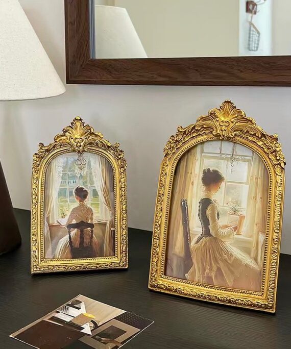 Vintage Ornate Resin Photo Frame