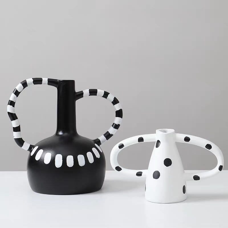 livvi Monochrome Graphic Double-Handle Vase - Image 5