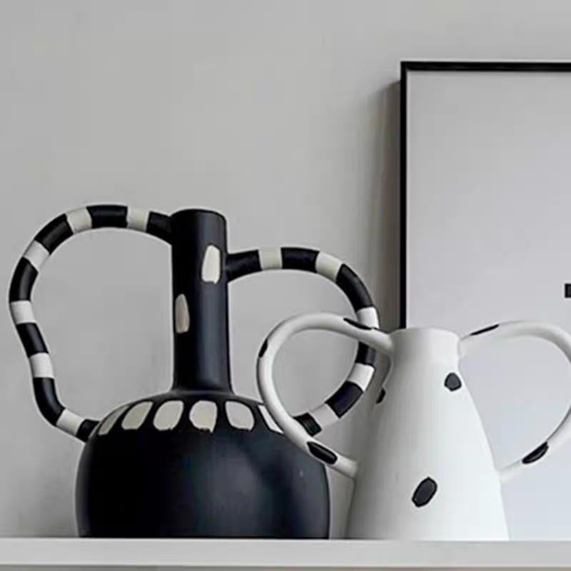 livvi Monochrome Graphic Double-Handle Vase - Image 4