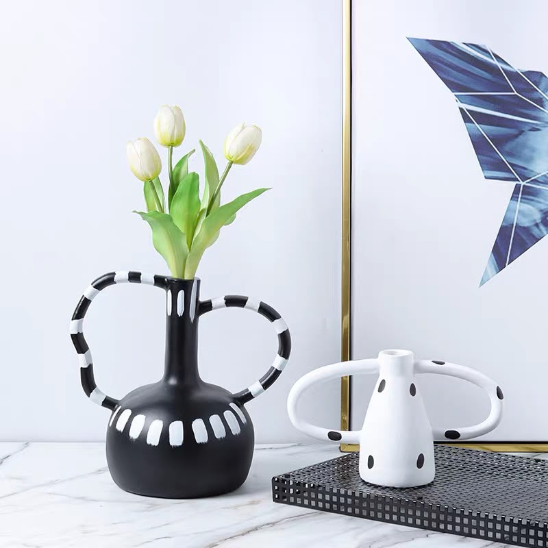 livvi Monochrome Graphic Double-Handle Vase - Image 3