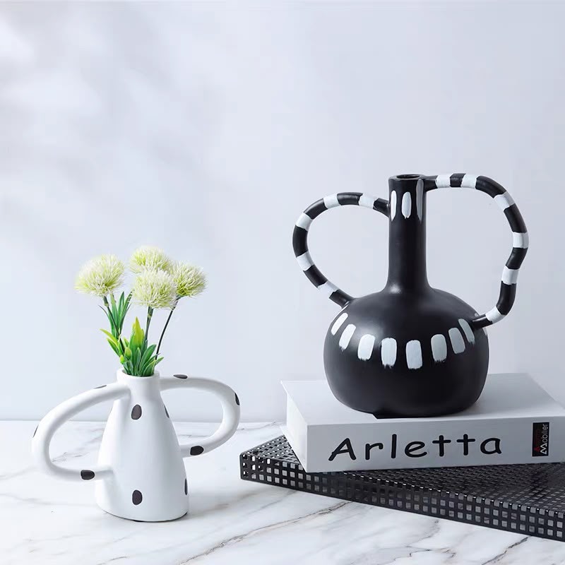 livvi Monochrome Graphic Double-Handle Vase - Image 2