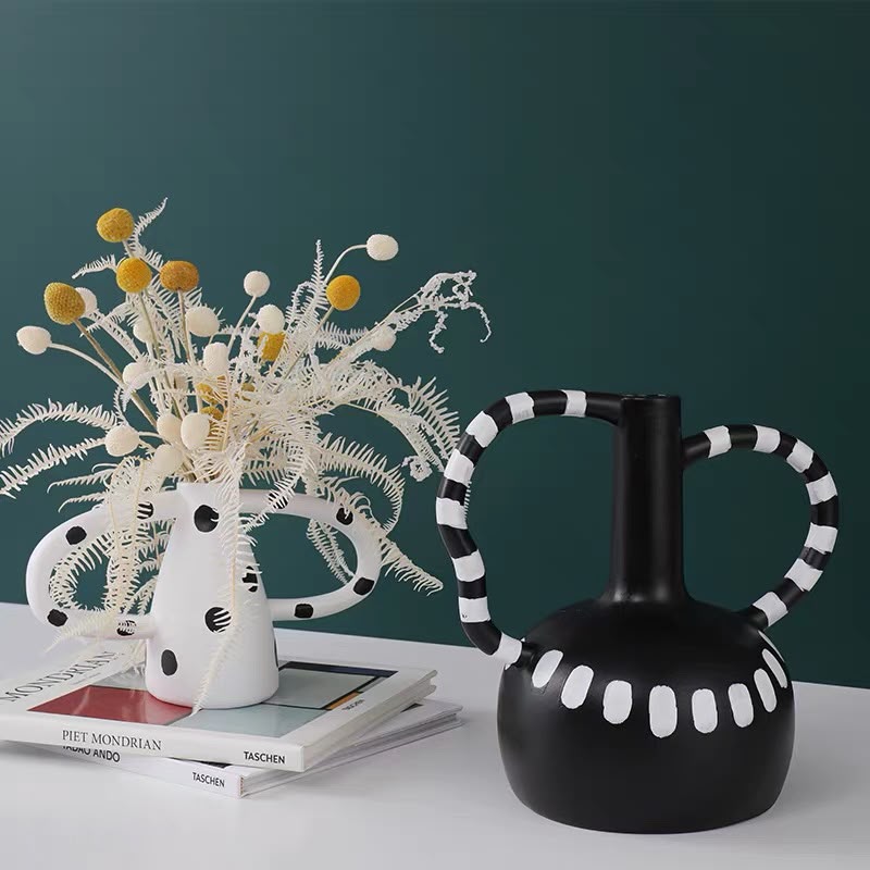 livvi Monochrome Graphic Double-Handle Vase