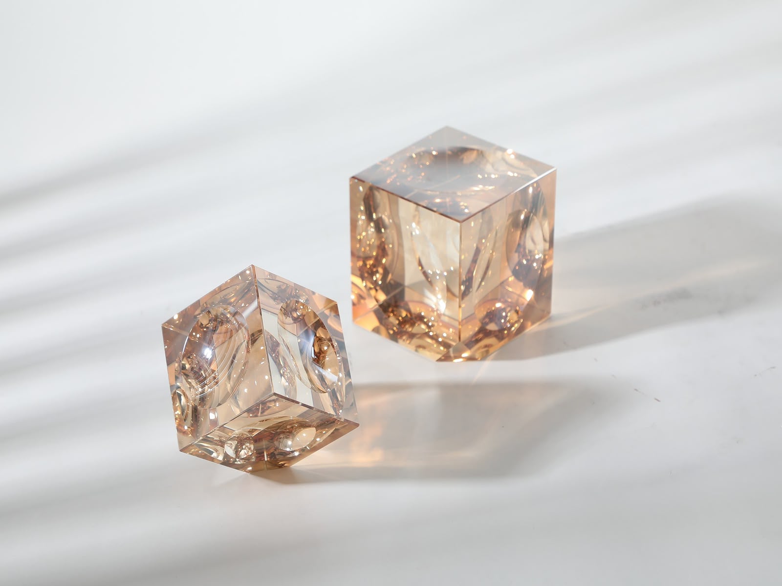 Livvi Crystal Bubble Cube Object - Image 4